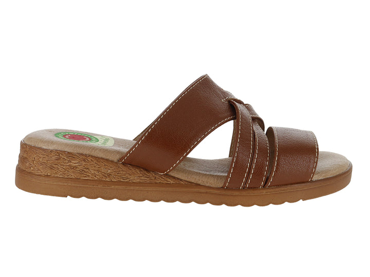 Sandalia casual color brandy con suela de corcho y tiras cruzadas.