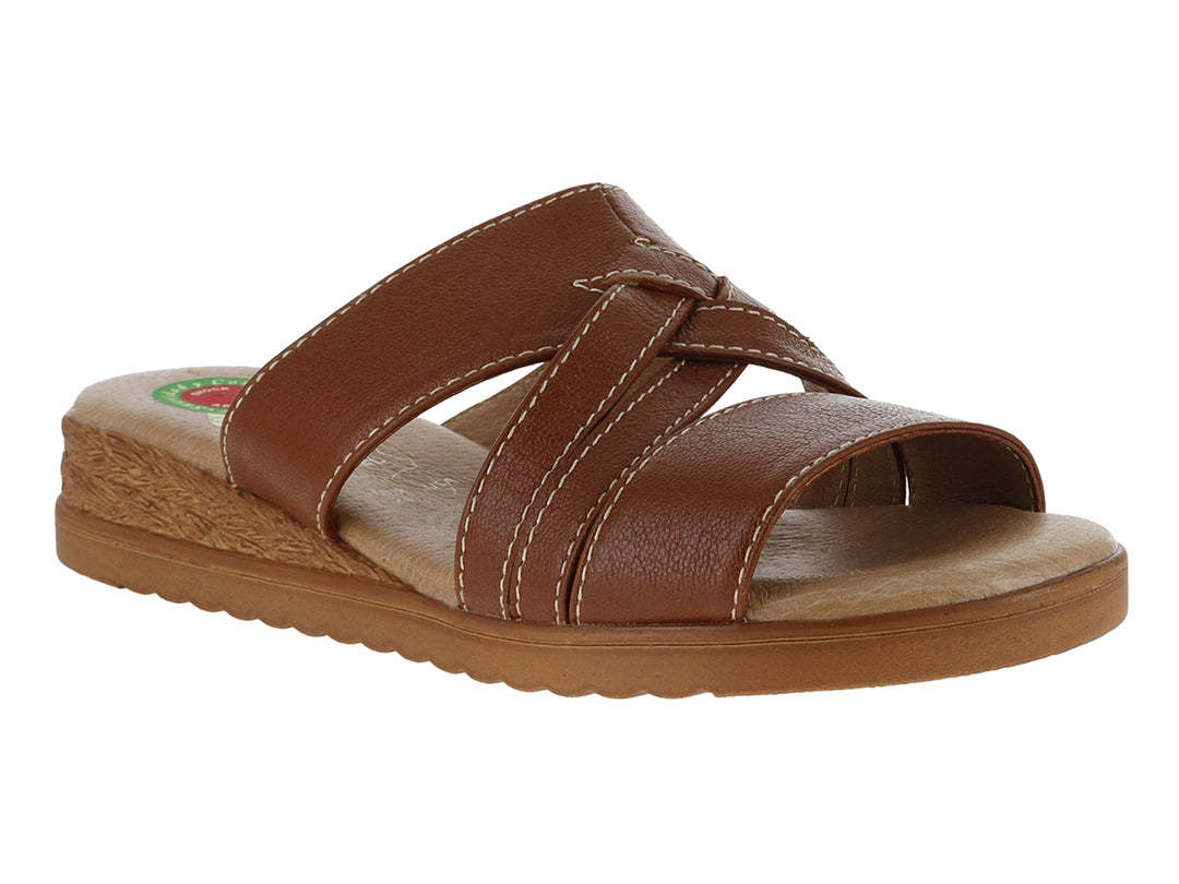Sandalia casual color brandy con suela de corcho y tiras cruzadas.