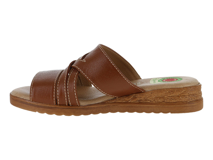 Sandalia casual color brandy con suela de corcho y tiras cruzadas.