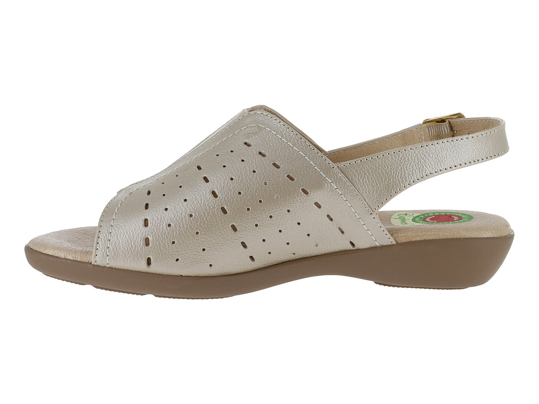 Sandalia color mercurio para mujer con diseño perforado, correa ajustable con hebilla y suela marrón.