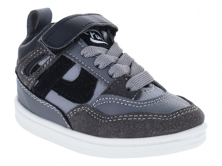 Tenis infantiles Panam color negro oxford con suela blanca y ajuste de velcro.