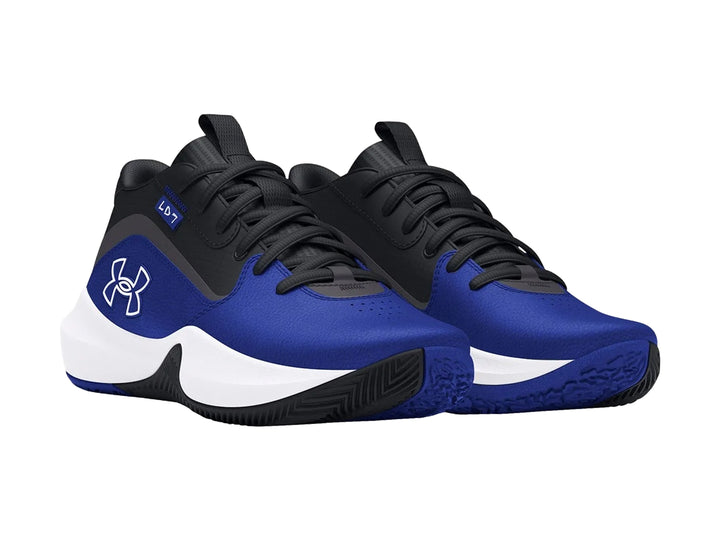 Tenis de baloncesto Under Armour en colores azul, negro y blanco.