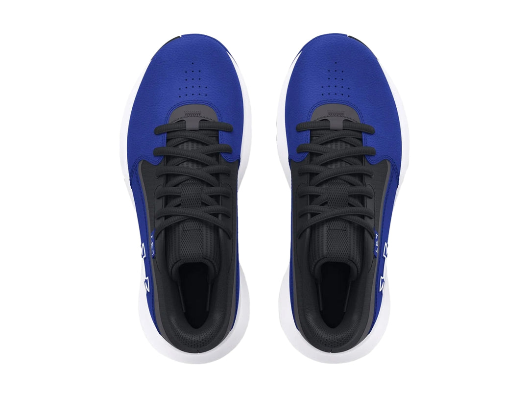Tenis de baloncesto Under Armour en colores azul, negro y blanco.