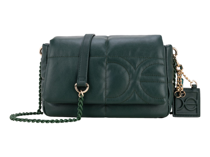 Bolso Cloe color petróleo con diseño acolchado, correa de cadena y detalle colgante dorado.