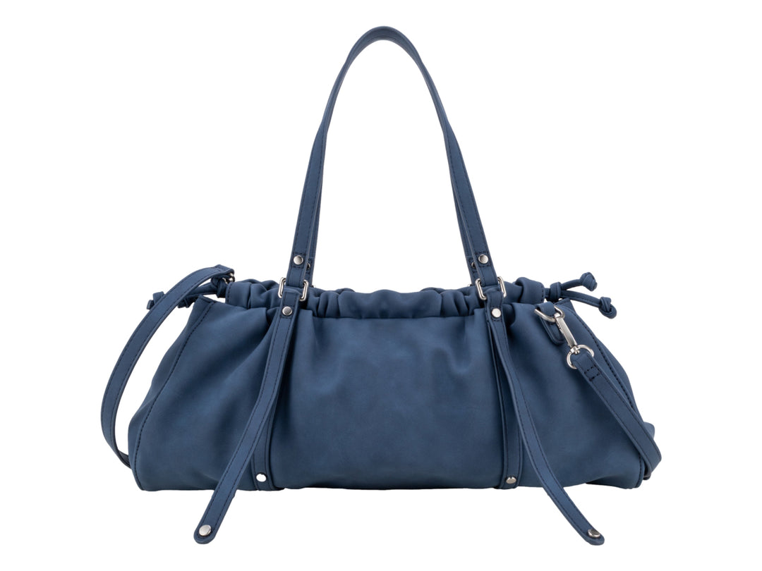 Bolsa de hombro Cloe en color azul marino con detalles plateados y diseño fruncido.