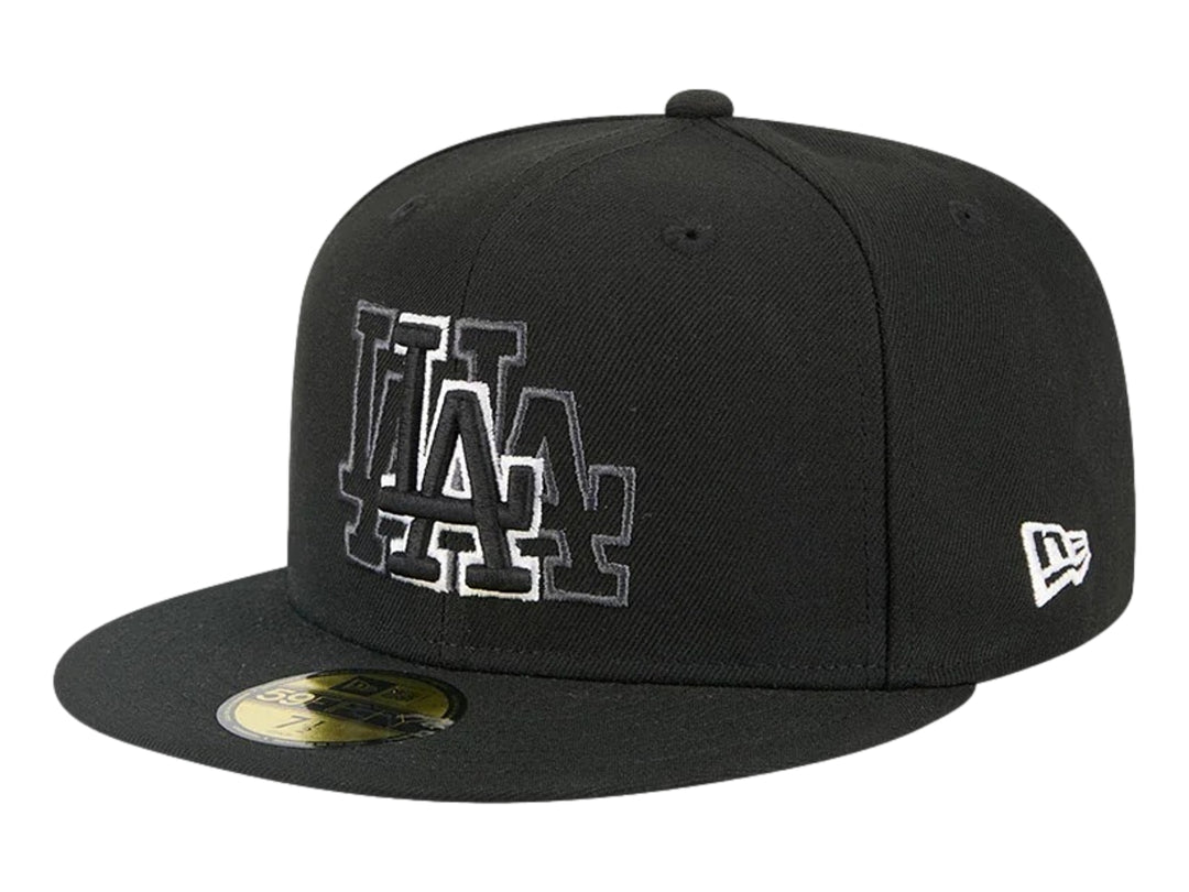 Gorra de béisbol New Era color negro con logotipo bordado en el frente y visera plana.