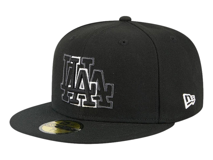 Gorra de béisbol New Era color negro con logotipo bordado en el frente y visera plana.