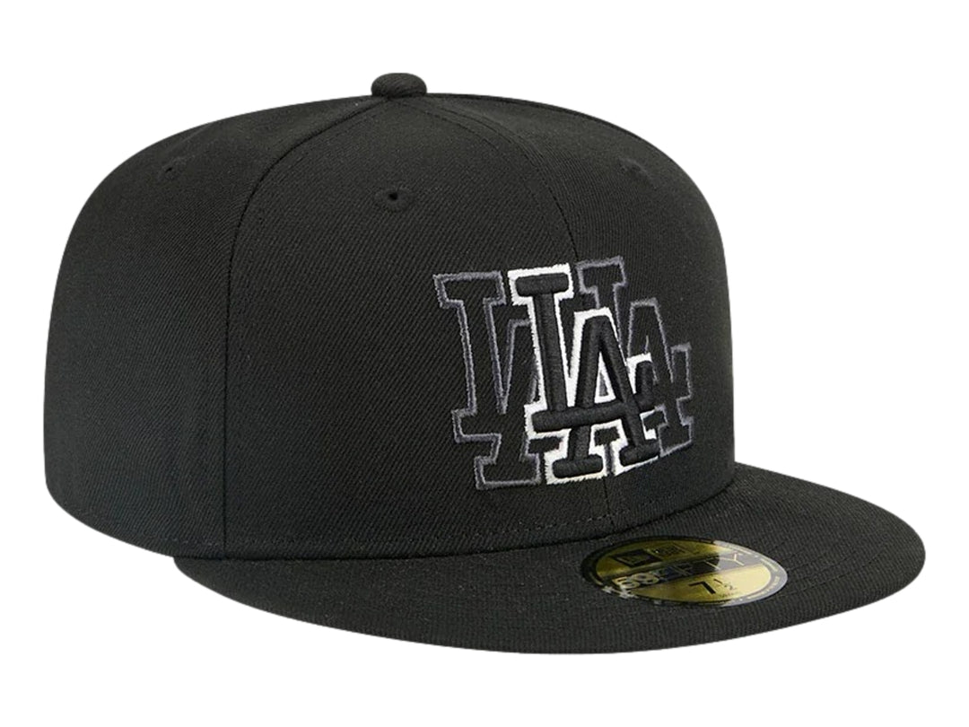 Gorra de béisbol New Era color negro con logotipo bordado en el frente y visera plana.
