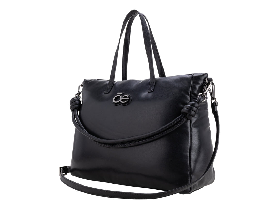 Bolso de hombro color negro con asas superiores y correa ajustable.