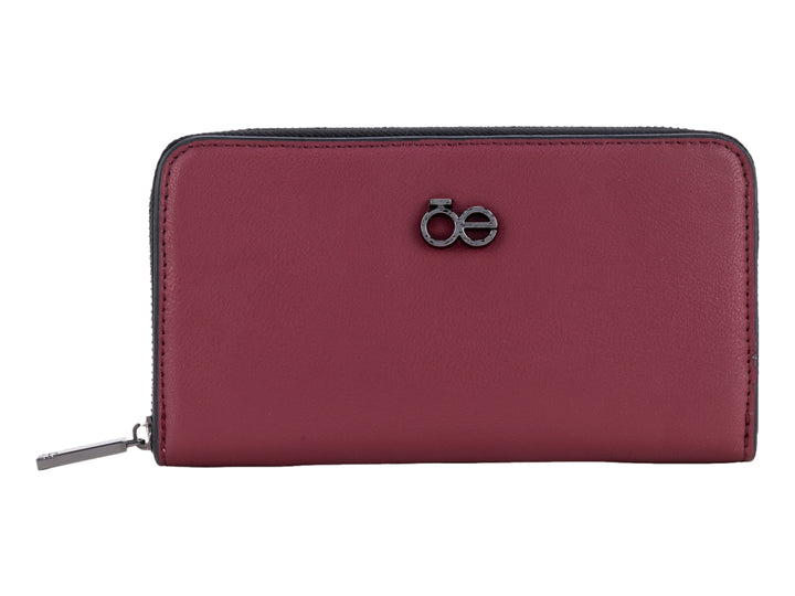 Cartera Cloe color tinto con cierre perimetral y logotipo metálico frontal sobre fondo blanco.