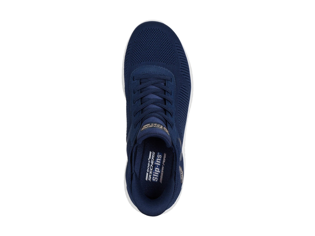Tenis deportivos Skechers color azul marino con suela blanca y tejido transpirable.