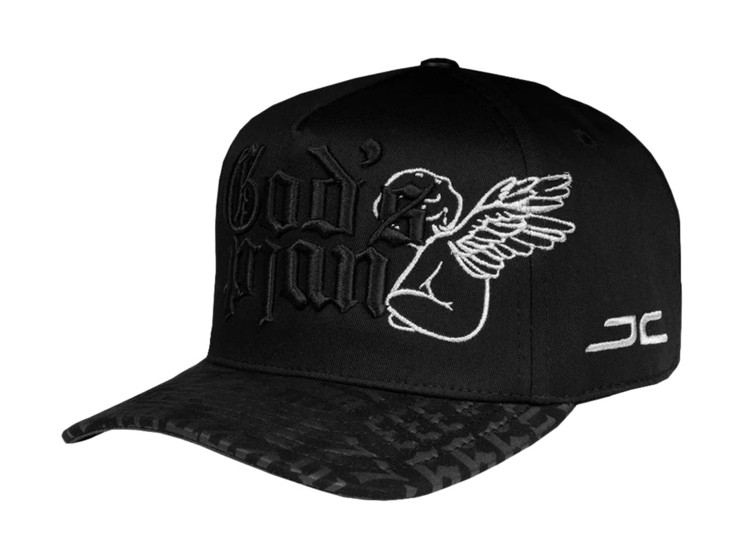 Gorra snapback negra de JC HATS con bordado de un ángel y texto en estilo gótico.