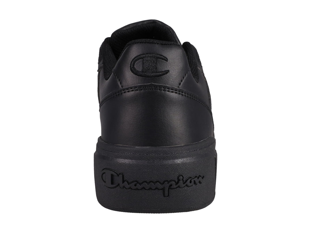 Tenis Champion color negro con suela gruesa y detalles perforados.