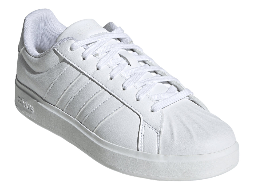 Tenis Adidas Streettalk color blanco total con suela blanca y cordones coordinados.