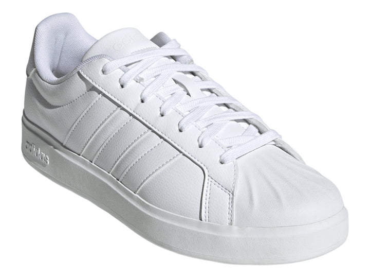 Tenis Adidas Streettalk color blanco total con suela blanca y cordones coordinados.