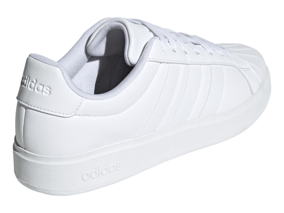Tenis Adidas Streettalk color blanco total con suela blanca y cordones coordinados.