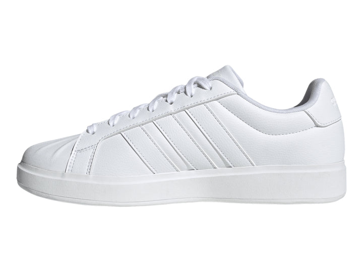 Tenis Adidas Streettalk color blanco total con suela blanca y cordones coordinados.