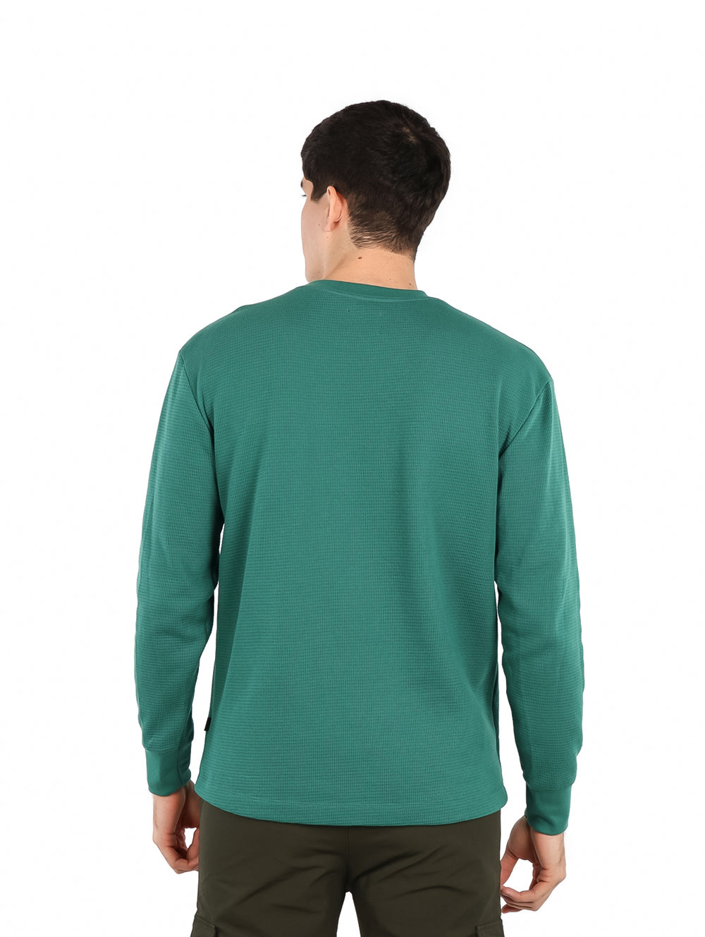 Playera de manga larga color verde botella con estampado gráfico frontal de California.
