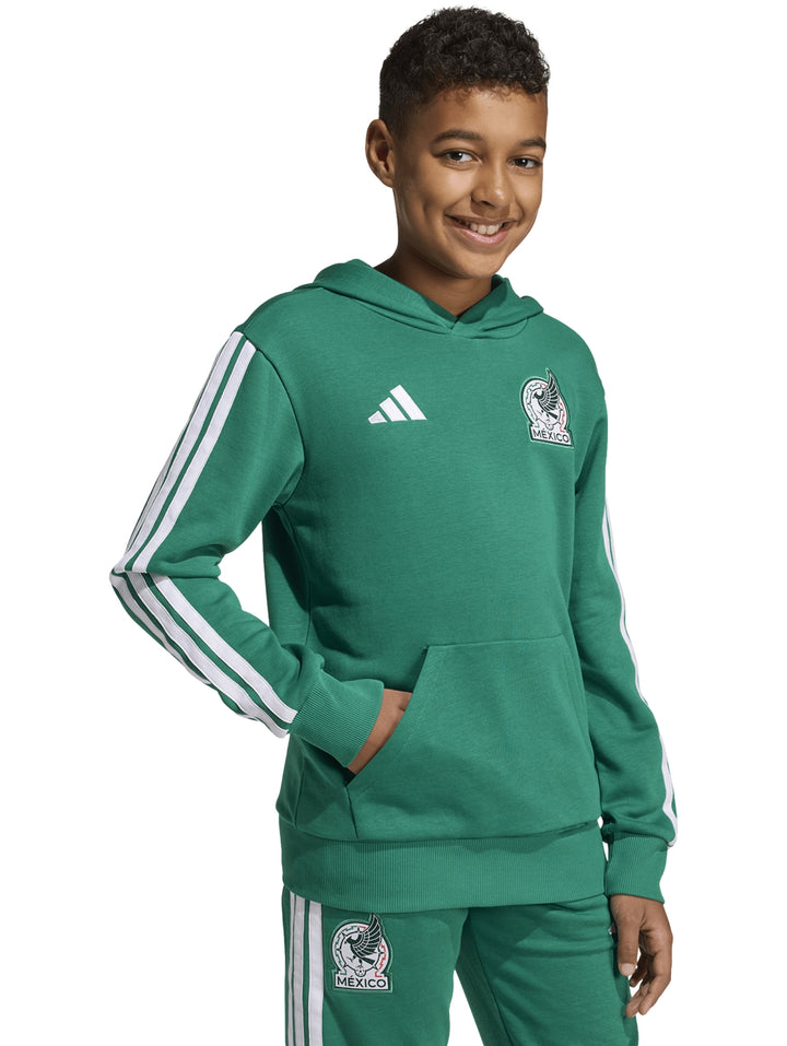 Sudadera verde Adidas para niño con capucha, rayas blancas en las mangas y escudo de la Selección Mexicana.