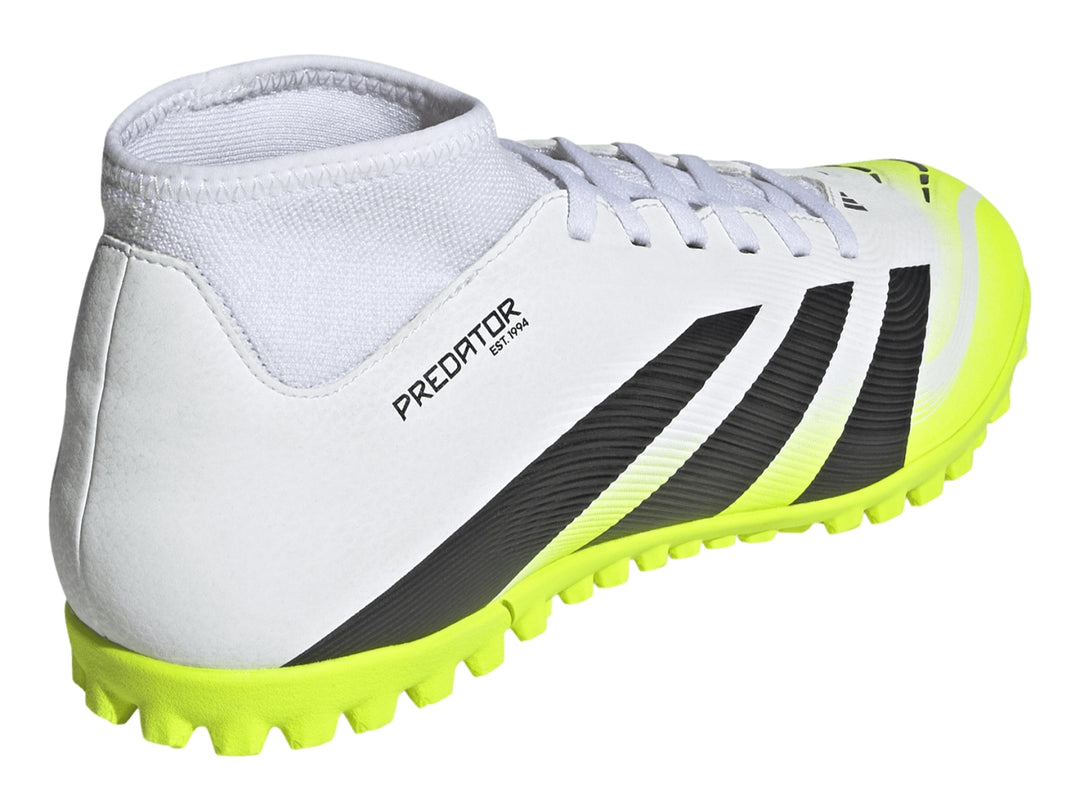 Zapato de fútbol Adidas Predator en color blanco con rayas negras y suela amarilla brillante.