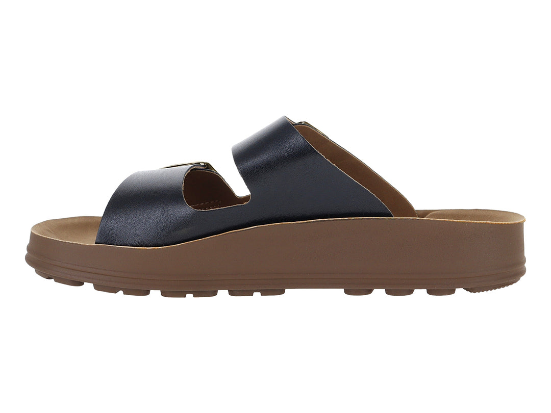Sandalias negras con suela ancha color café y hebillas doradas.