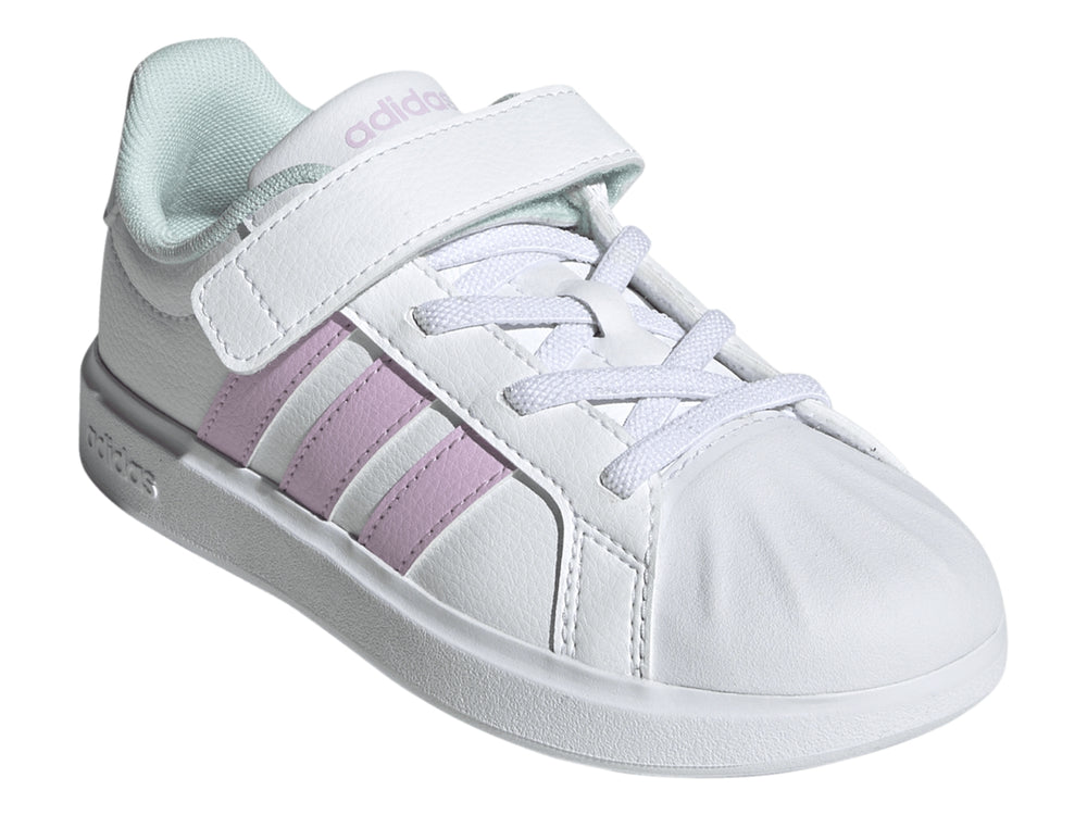 Tenis Adidas blancos con tres franjas color lila, detalles en menta y cierre de velcro para niños.