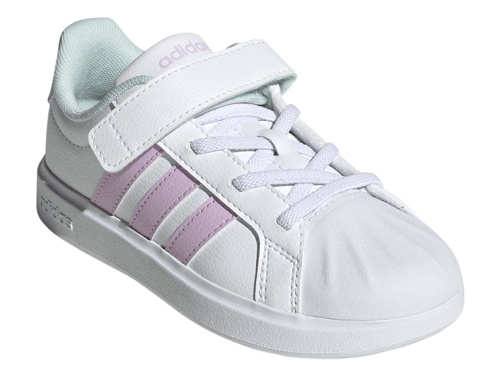 Tenis Adidas blancos con tres franjas color lila, detalles en menta y cierre de velcro para niños.
