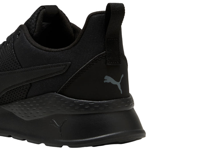 Tenis deportivos PUMA NZARUN LITE en color negro total, vista lateral.