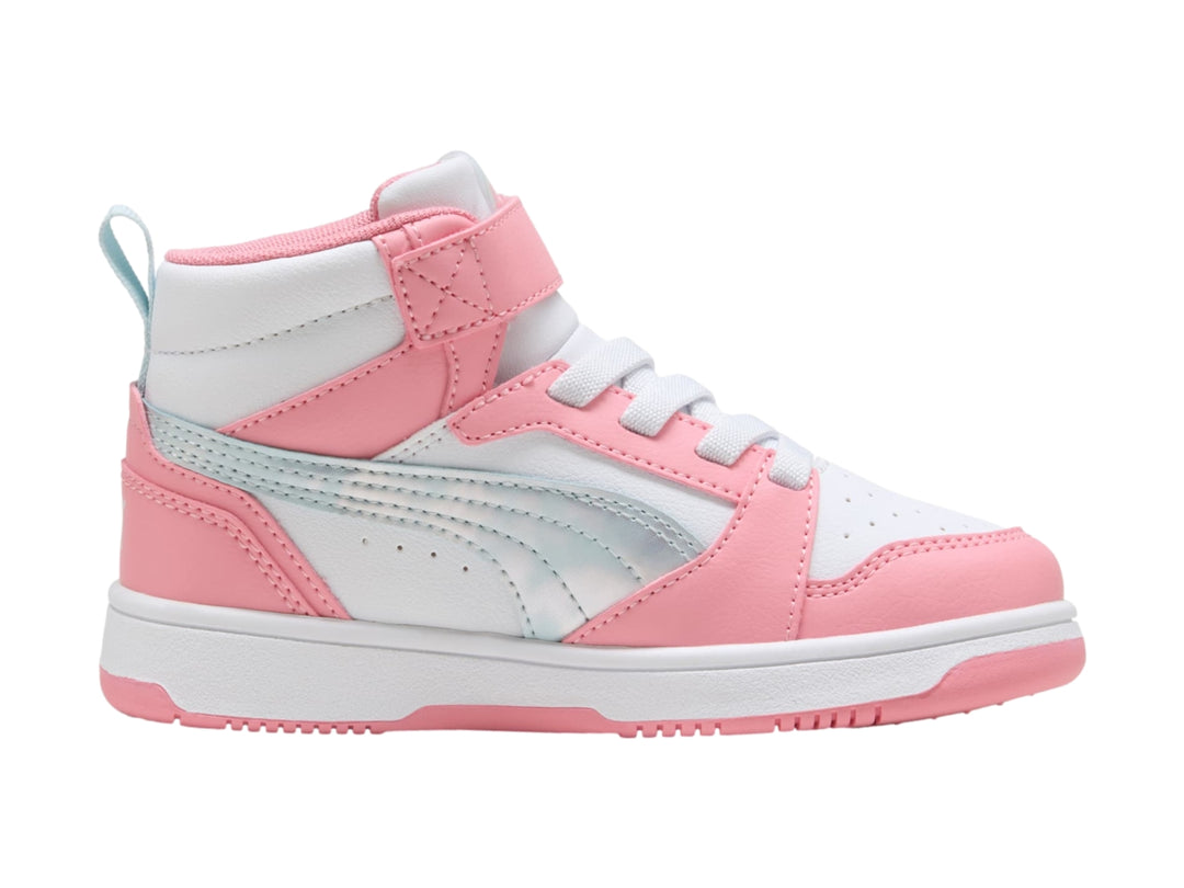 Tenis PUMA Rebound V6 infantiles en color rosa y blanco con detalles en azul claro, estilo botín.
