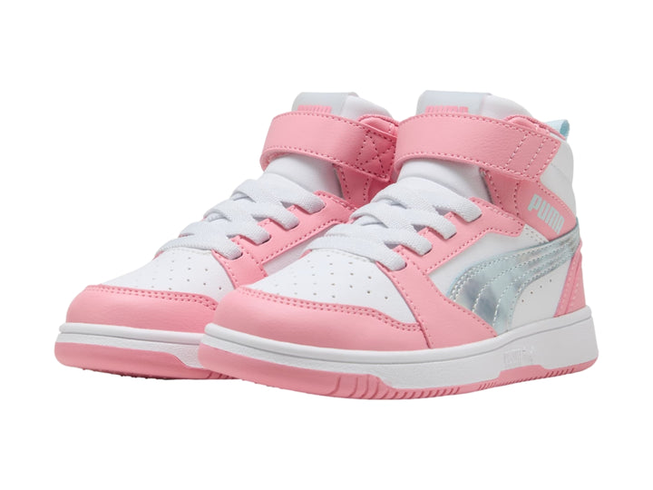Tenis PUMA Rebound V6 infantiles en color rosa y blanco con detalles en azul claro, estilo botín.