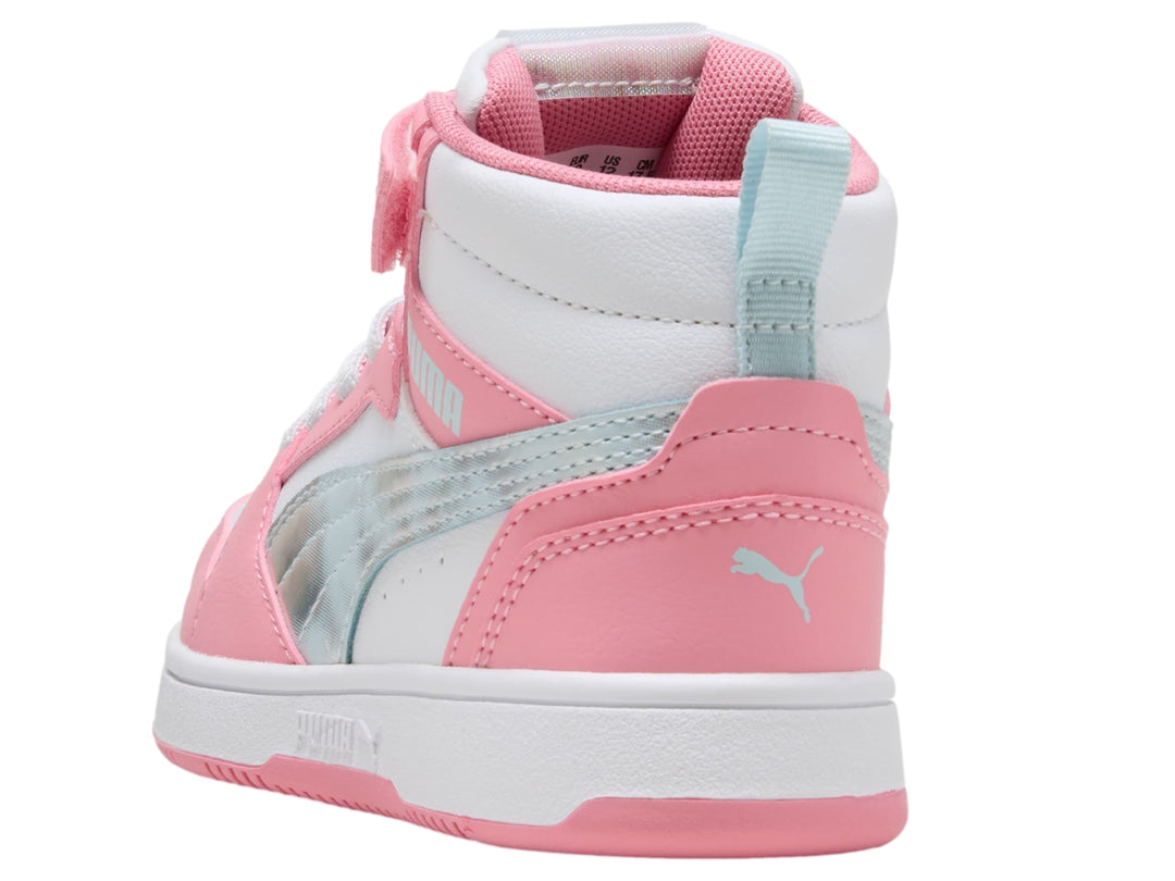 Tenis PUMA Rebound V6 infantiles en color rosa y blanco con detalles en azul claro, estilo botín.