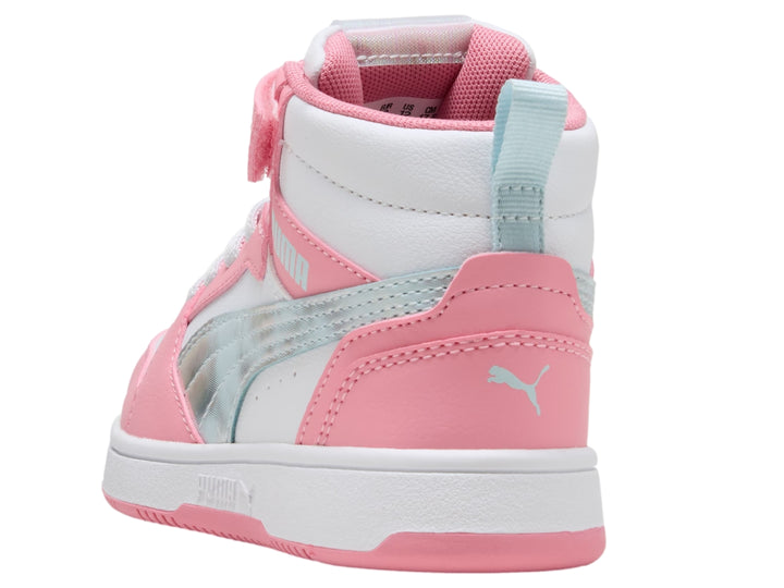 Tenis PUMA Rebound V6 infantiles en color rosa y blanco con detalles en azul claro, estilo botín.