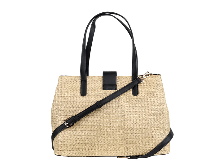 Bolso de hombro color beige con textura tejida y detalles en color negro y dorado.