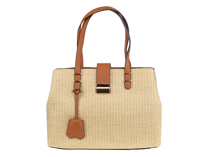 Bolso de hombro color beige con textura tejida y detalles en color marrón y dorado.