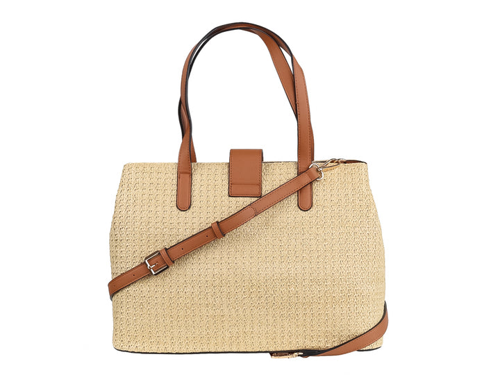 Bolso de hombro color beige con textura tejida y detalles en color marrón y dorado.