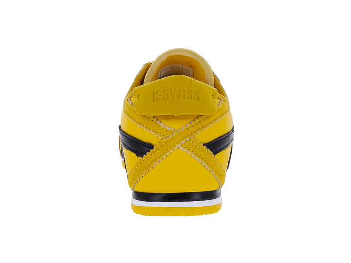 Tenis deportivos K-Swiss color amarillo con detalles en negro y suela blanca.
