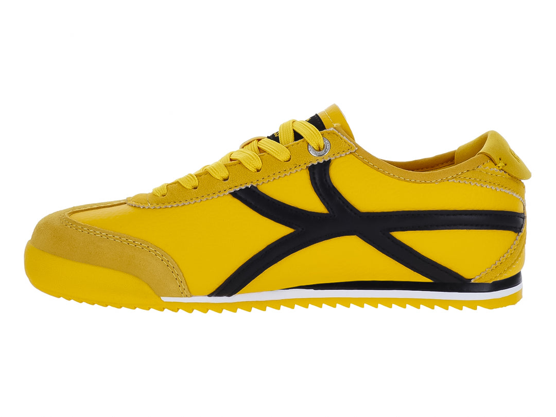 Tenis deportivos K-Swiss color amarillo con detalles en negro y suela blanca.