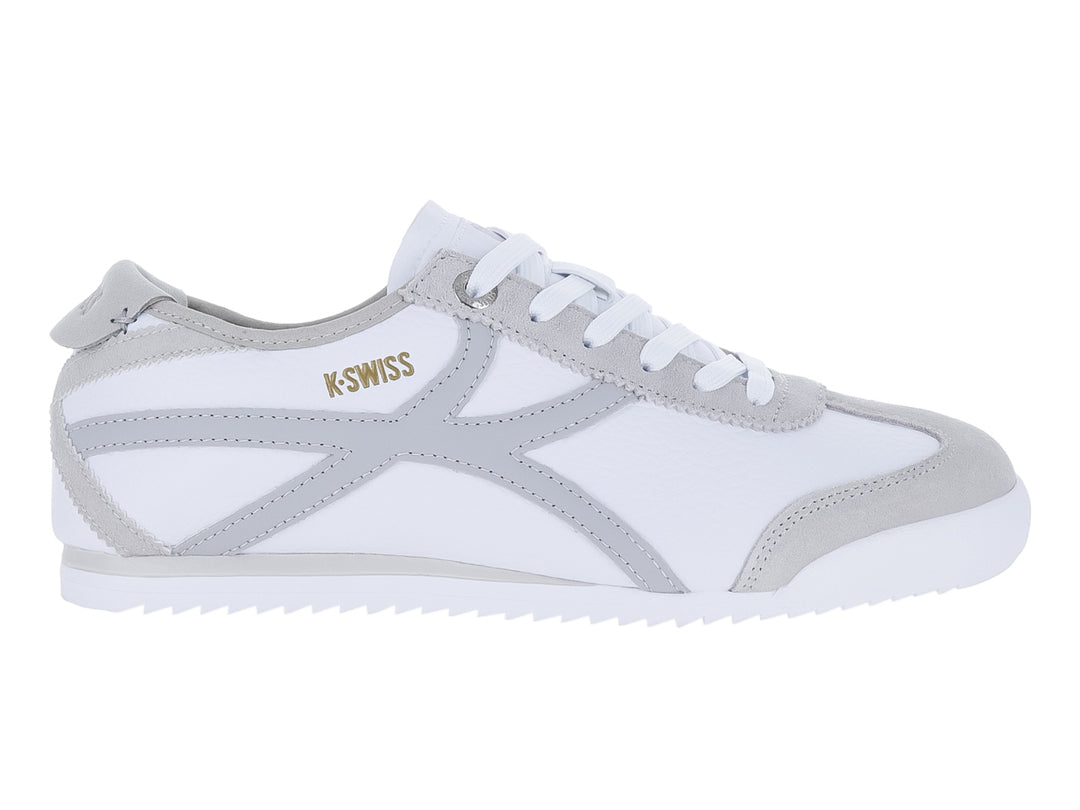 Tenis K-Swiss color blanco con detalles en gris y suela blanca dentada.