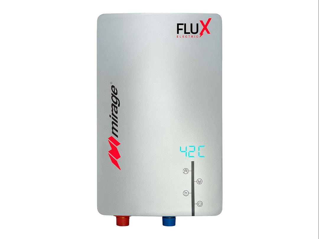 Boiler eléctrico compacto Mirage color plata con pantalla digital de temperatura y conexiones inferiores.