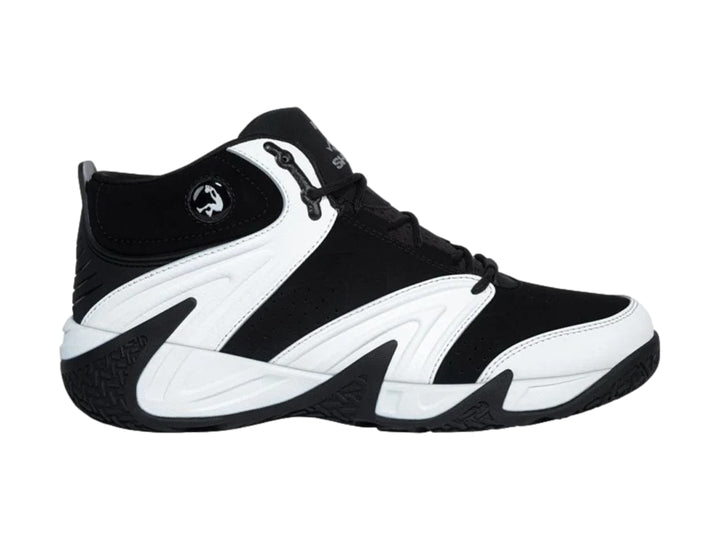 Tenis de baloncesto SHAQ en colores negro y blanco con diseño de bota alta.