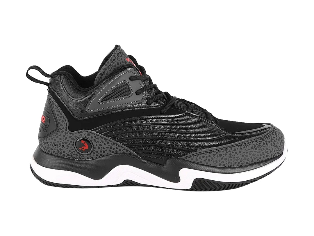 Tenis de baloncesto SHAQ color negro con suela blanca.