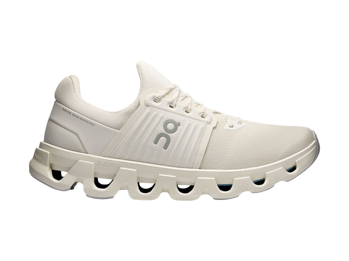 Tenis deportivos On Cloud en color ivory con suela característica de nubes y diseño moderno.