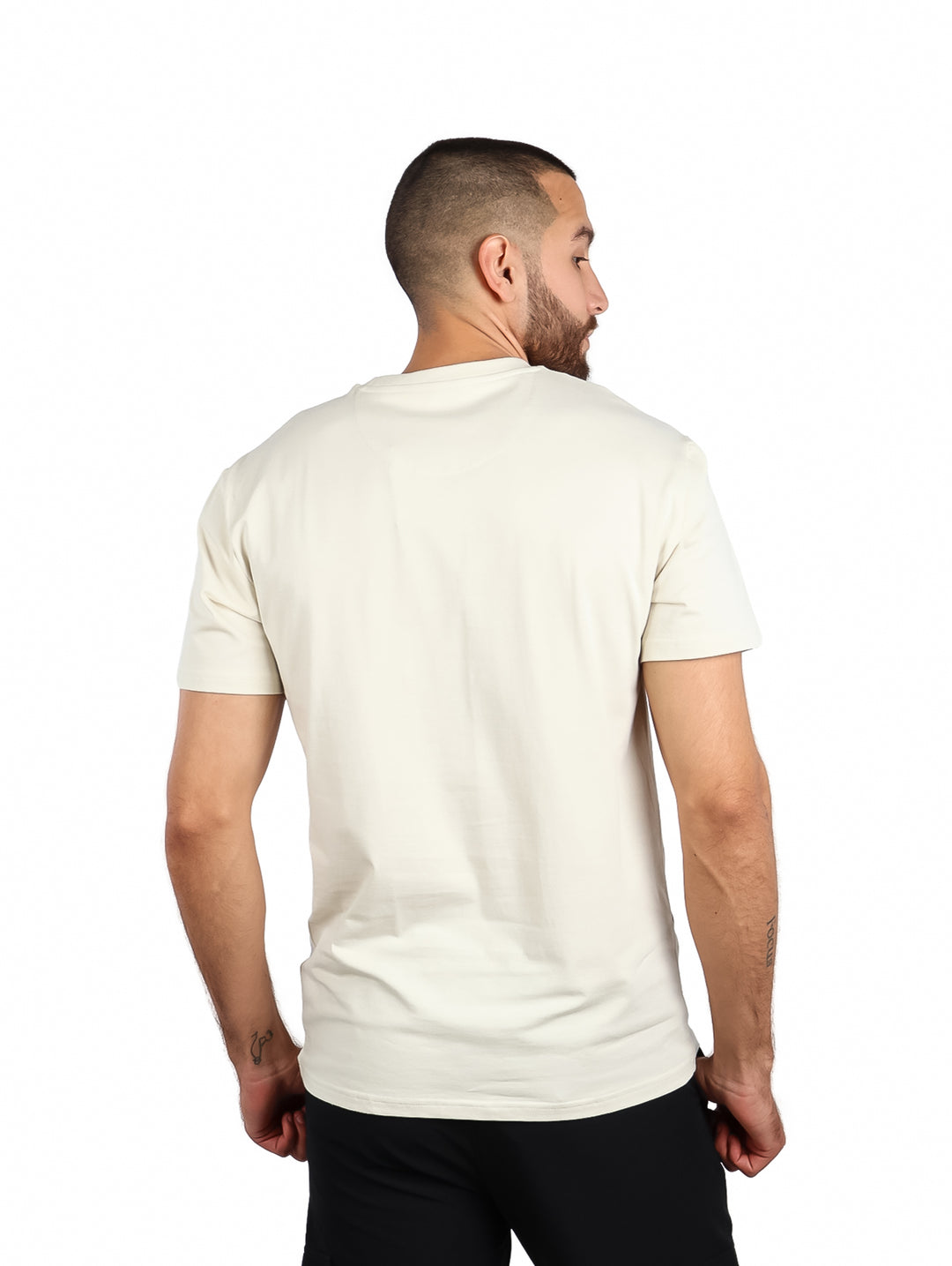 Camiseta de manga corta color silver birch con estampado de mariposa y marca Givenchy en el pecho.