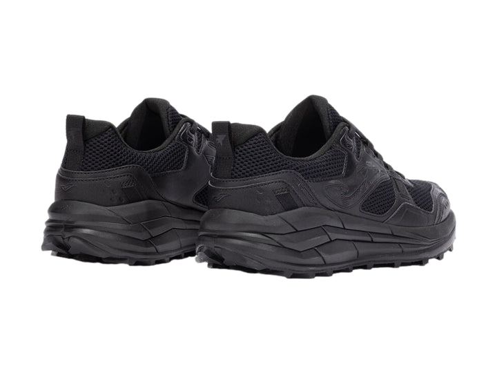 Tenis deportivos Joma TKSHOW en color negro total con malla transpirable y suela robusta para hombre.