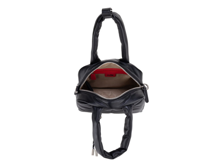 Bolso Cloe color negro con diseño acolchado, asa superior y correa ajustable con detalles en metal plateado.