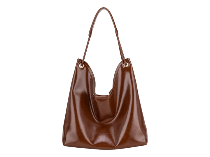Bolsa de hombro Cloe en color café con acabado brillante y diseño hobo.