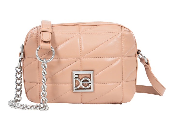 Bolso de hombro Cloe color rosa con diseño acolchado, herrajes plateados y correa de cadena.