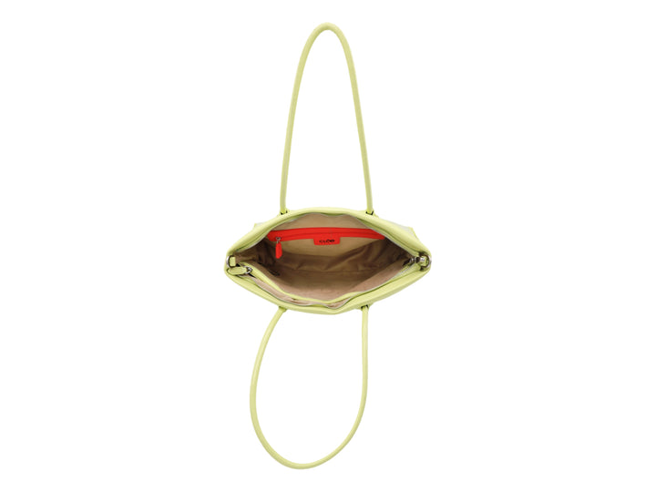 Bolsa de hombro Cloe en color olivo brillante con asas largas y correa de cadena plateada.