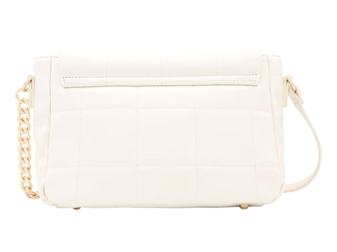 Bolso bandolera Cloe color beige con diseño acolchado, correa de piel y cadena dorada.