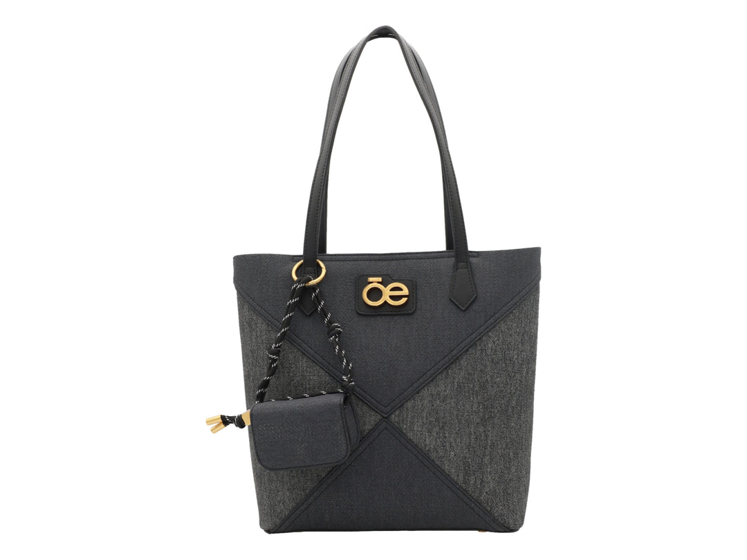 Bolsa de hombro Cloe color negro con detalles en gris, herrajes dorados y un pequeño monedero colgante.